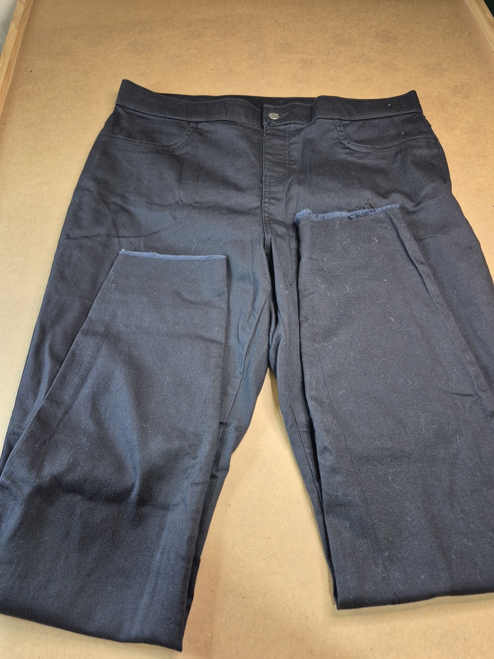 HUE Black High-Rise Buttoned Pants